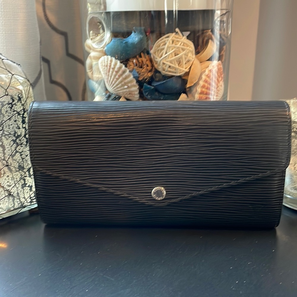 Louis Vuitton epi leather wallet authentic gently used black